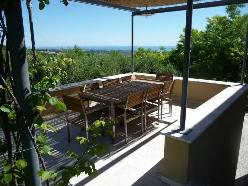 Beliani 6-istuttava Vaalea Tiikkipuinen Ulkoruokailuryhmä VIAREGGIO 4 Beliani 6-istuttava Vaalea Tiikkipuinen Ulkoruokailuryhmä VIAREGGIO - Image 4