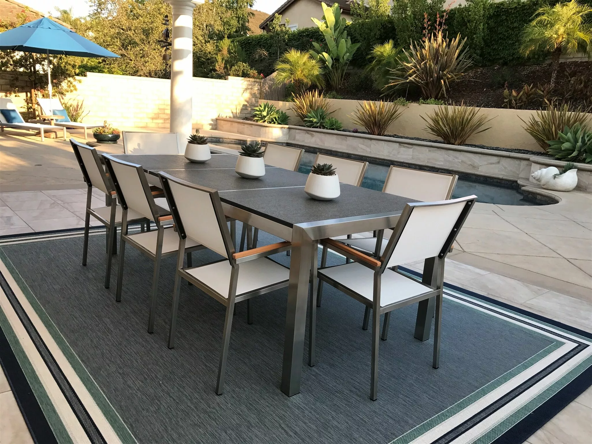 Beliani 8-istuttava Ulkoruokailuryhmä Poltettu Graniittitaso Tekstiilituolit Musta/valkoinen GROSSETO 4 Beliani 8-istuttava Ulkoruokailuryhmä Poltettu Graniittitaso Tekstiilituolit Musta/valkoinen GROSSETO - Image 4