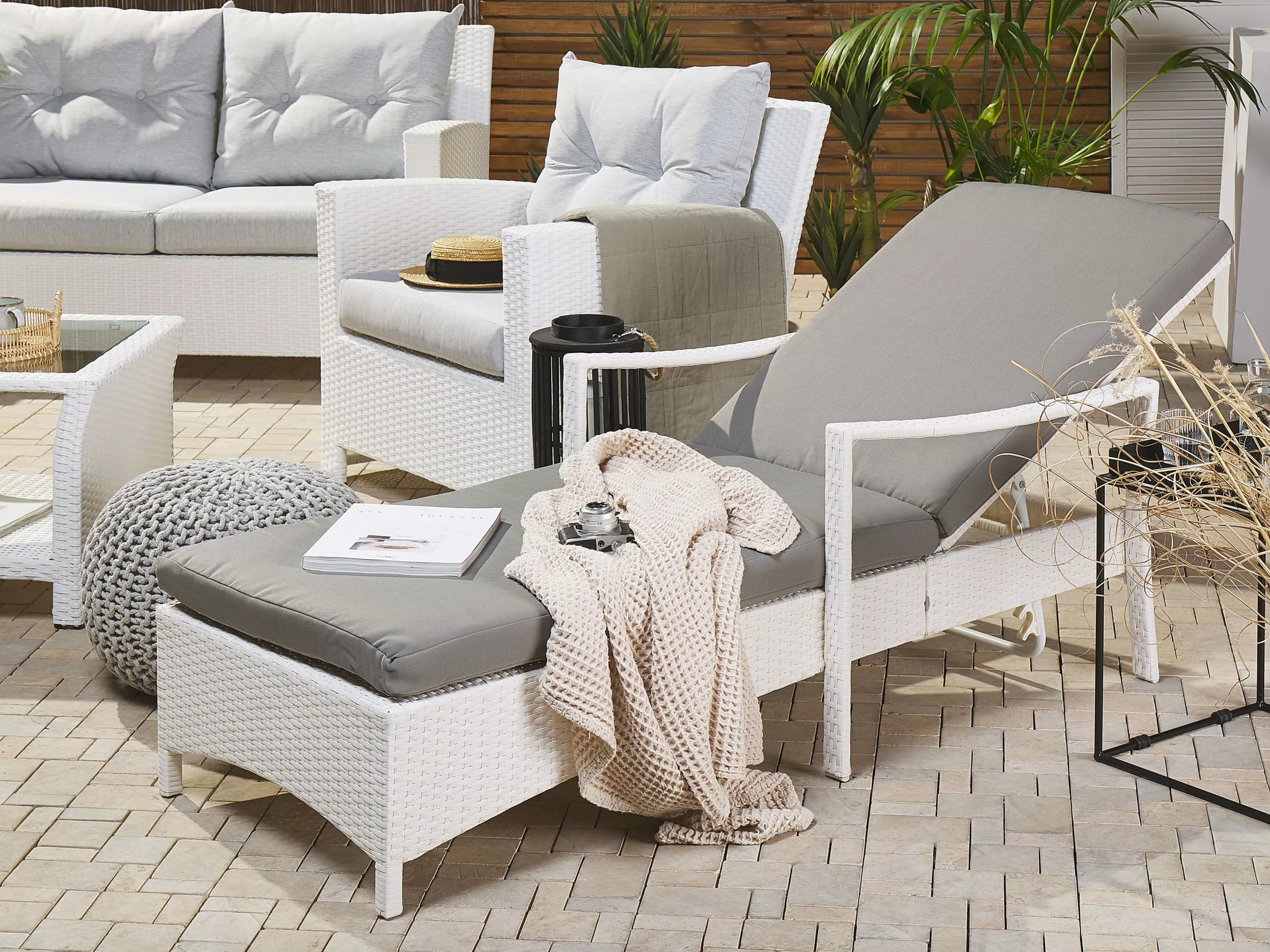 Beliani Aurinkotuoli Valkoinen Harmaalla Istuintyynyllä VASTO - Image 2