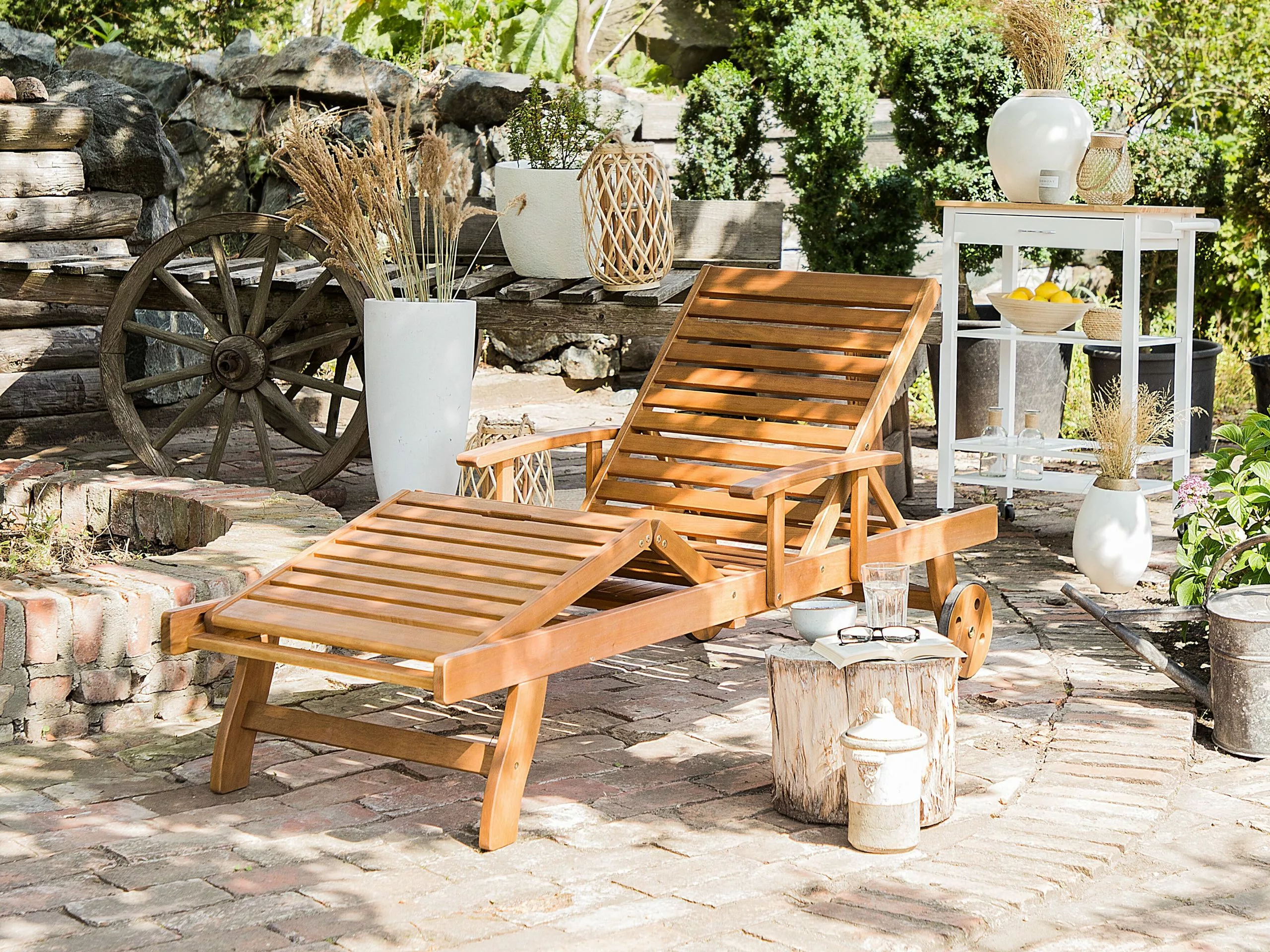 Beliani Akaasiapuinen Aurinkotuoli Raidallisella Pehmusteella JAVA - Image 5