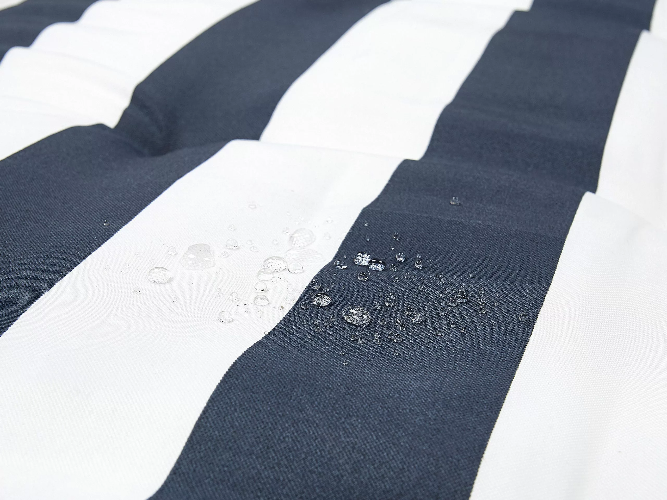 Beliani Aurinkotuoli Pehmusteilla Sinivalkoinen CESANA - Image 8