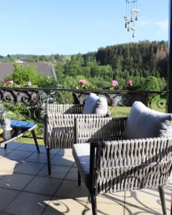 Beliani Puutarhapöytäryhmä Harmaa/musta PREVEZA -Ulkokalusteet shop undef src sa picid 775350 type whitesh image