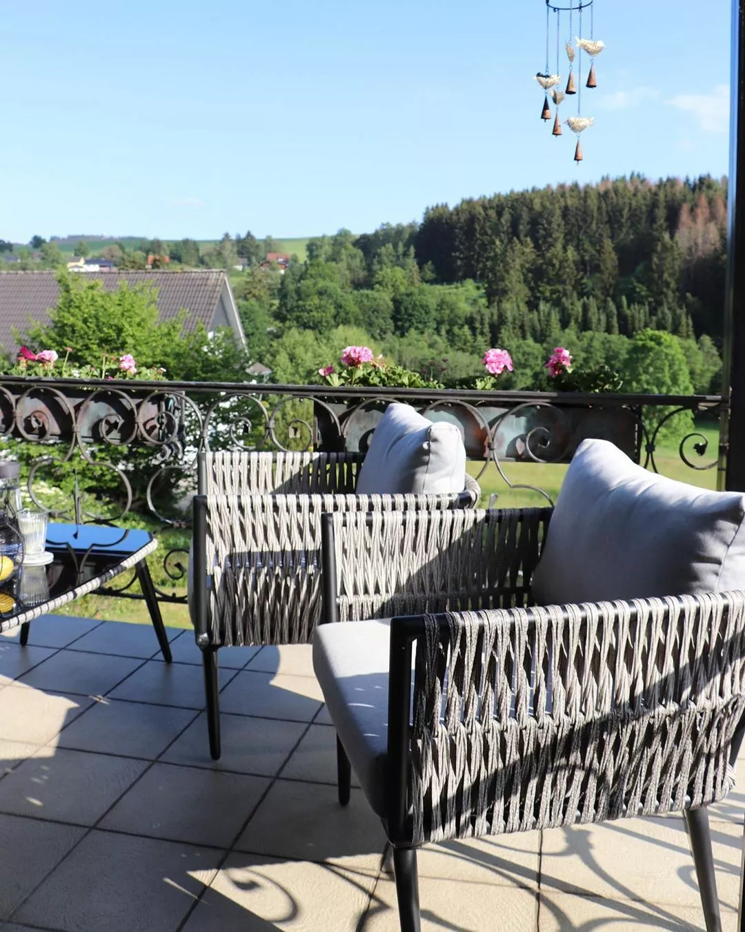 Beliani Puutarhapöytäryhmä Harmaa/musta PREVEZA - Image 4