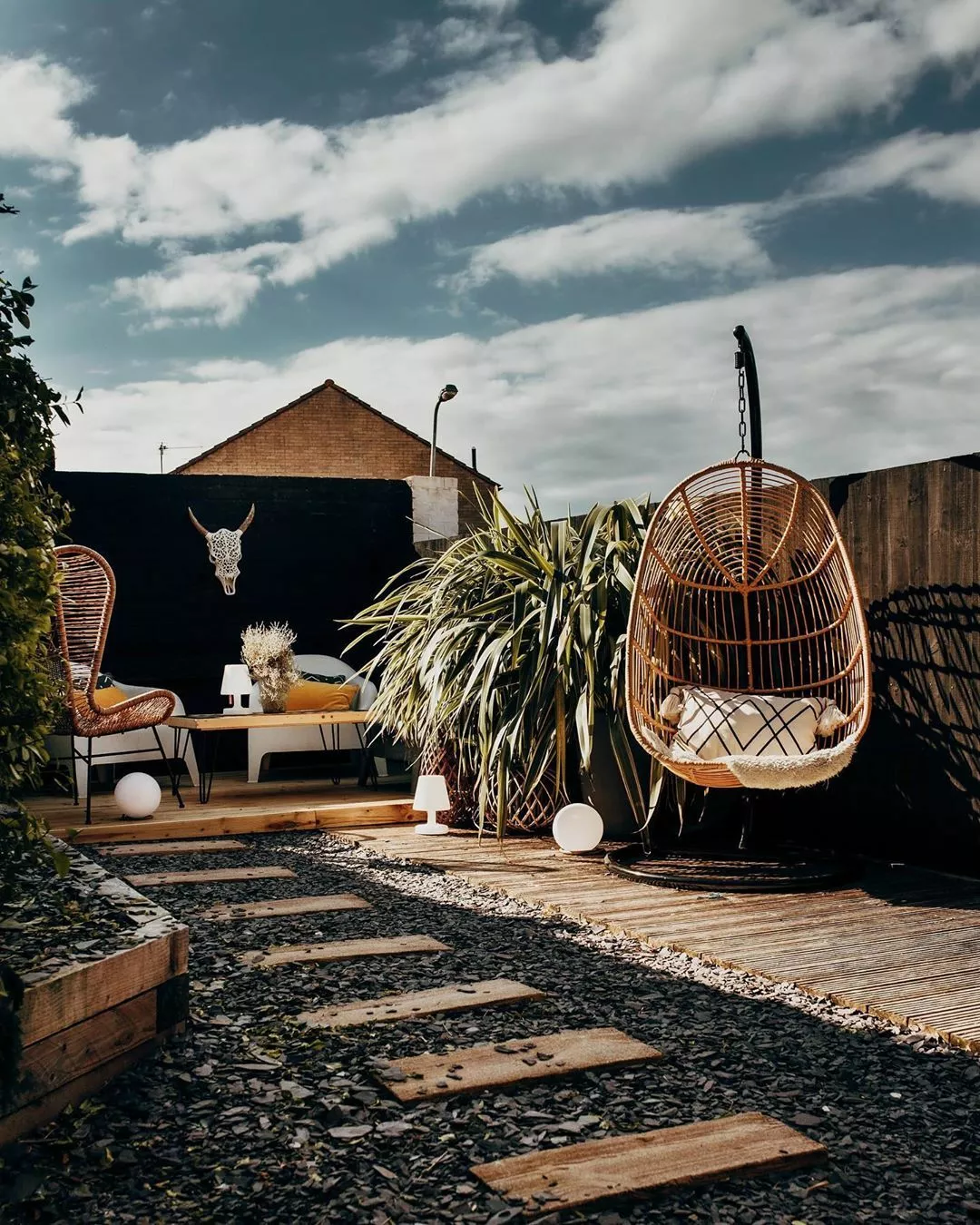 Beliani Rottinkinen Korituoli Jalustalla Beige CASOLI - Image 6