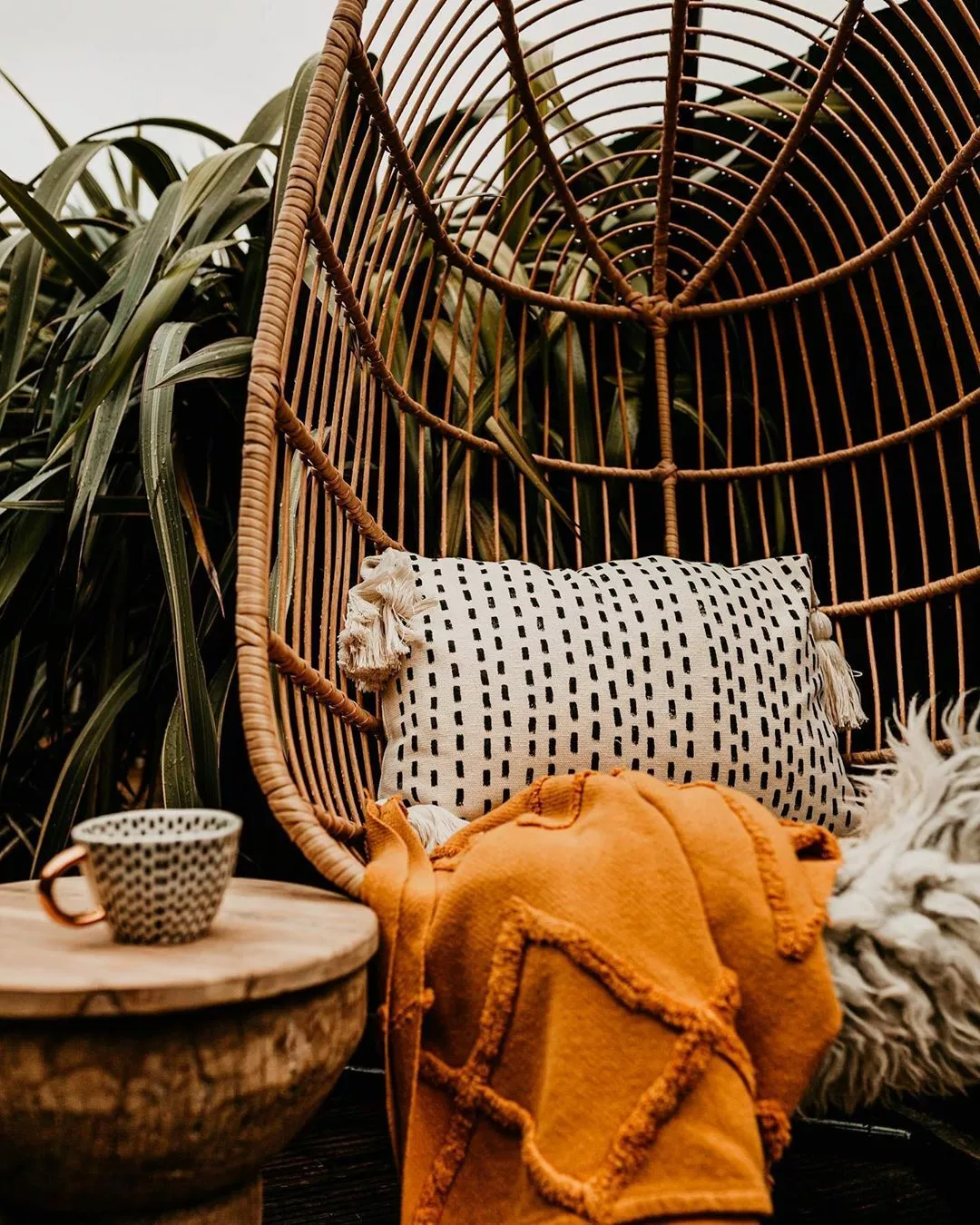 Beliani Rottinkinen Korituoli Jalustalla Beige CASOLI - Image 8