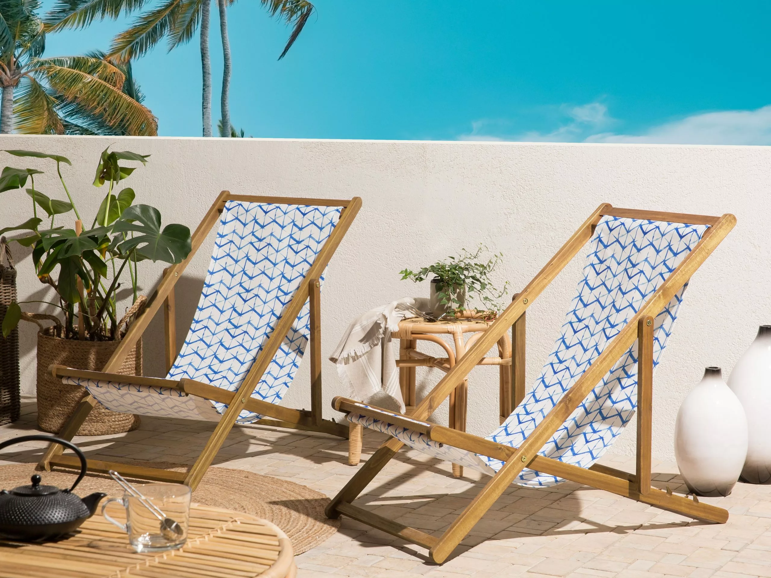 Beliani Vaalea Akaasiapuinen Aurinkotuoli Sinivalkoisella Siksak-kuviokankaalla 2 Kpl ANZIO - Image 2