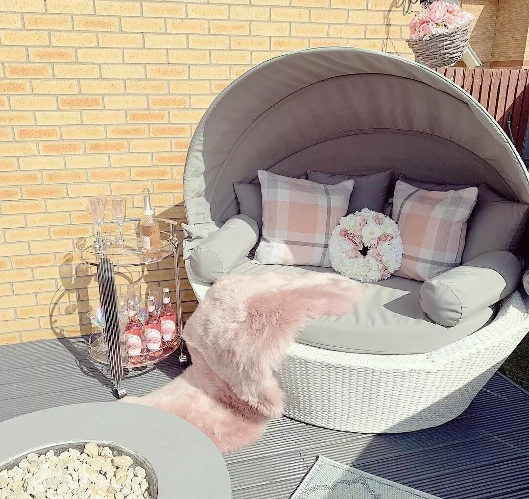 Beliani Valkoinen PE-rottinkinen Aurinkovuode SYLT - Image 3