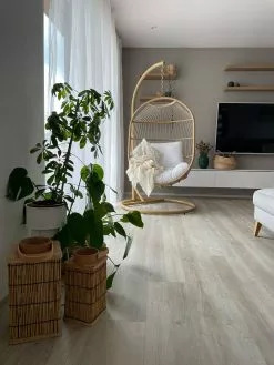 Beliani Riipputuoli Rottinkinen Jalustalla Puunvärinen ALBA -Ulkokalusteet shop undef src sa picid 808974 type whitesh image scaled