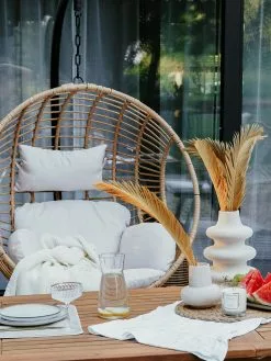 Beliani Rottinkinen Riipputuoli Jalustalla Puunvärinen ASPIO -Ulkokalusteet shop undef src sa picid 809369 type whitesh image scaled