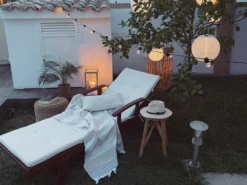 Beliani Puinen Aurinkotuoli Luonnonvalkoisella Pehmusteella TOSCANA -Ulkokalusteet shop undef src sa picid 812987 type whitesh image scaled