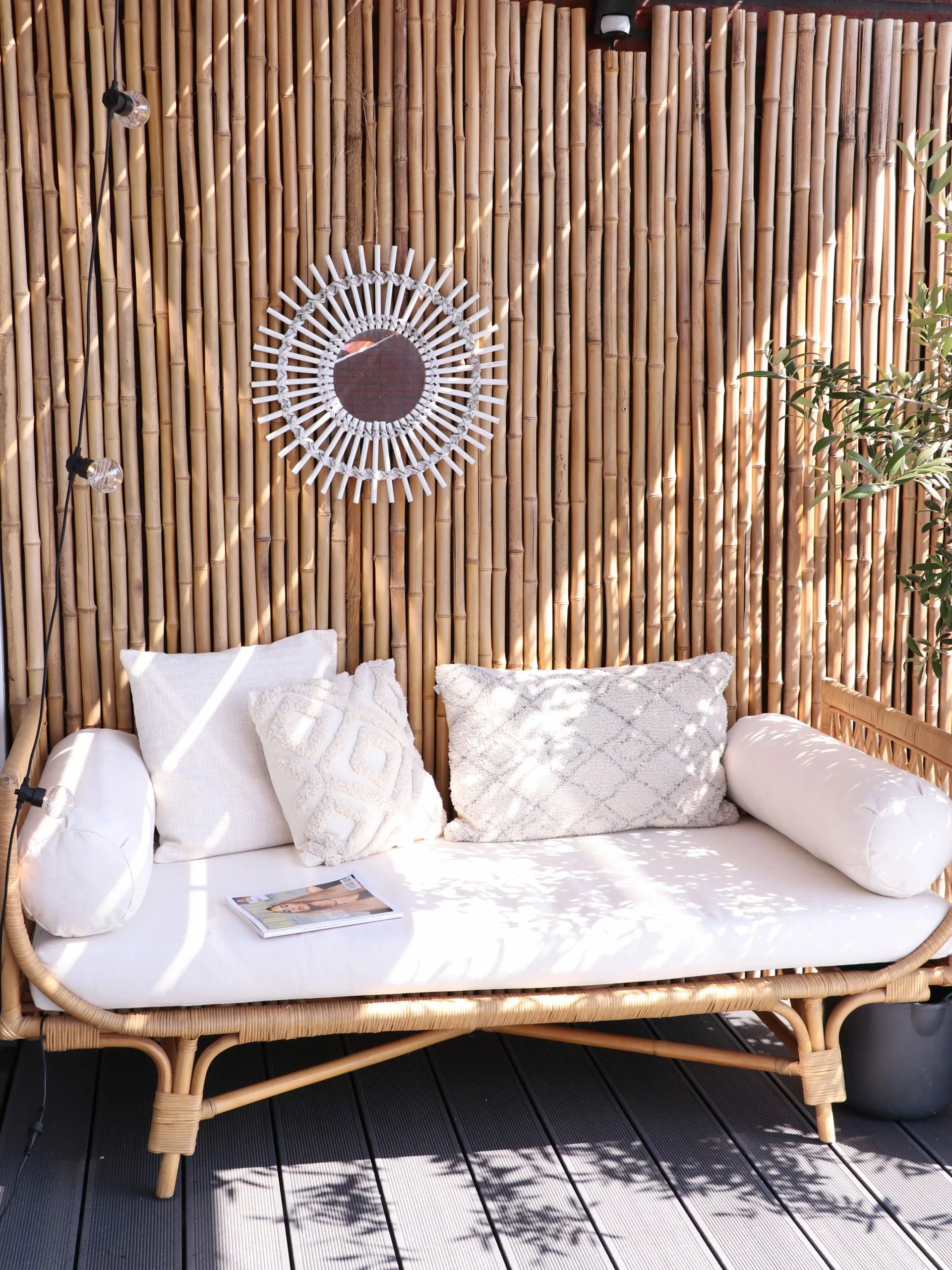 Beliani Puutarhapenkki Rottinkinen Beigellä Tyynyllä BALLAO - Image 3