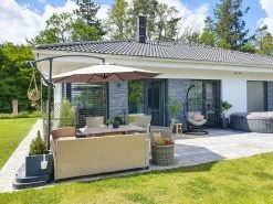 Beliani Riipputuoli Jalustalla Rottinkinen Musta ALBA -Ulkokalusteet shop undef src sa picid 824384 type whitesh image scaled