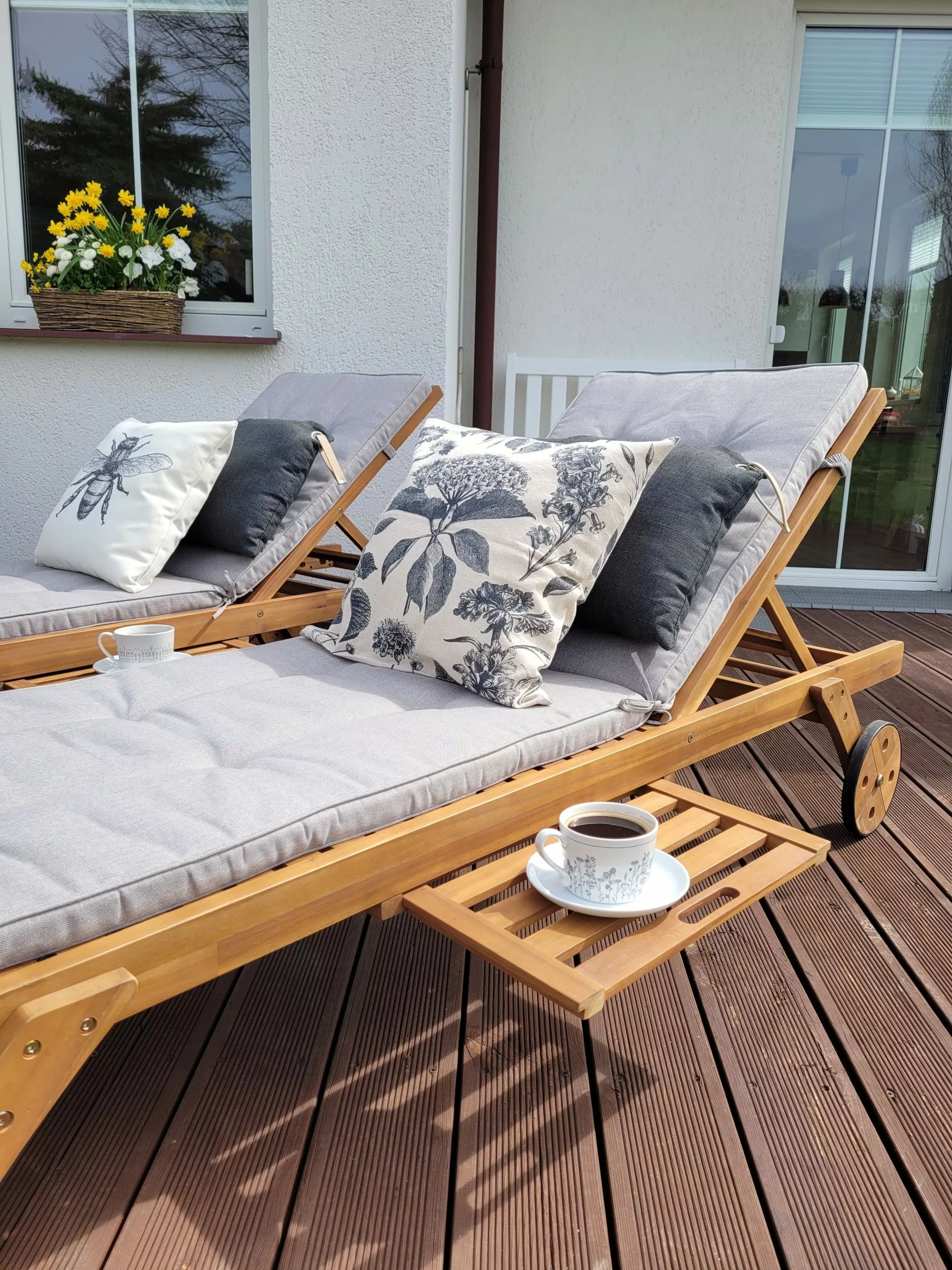 Beliani Aurinkotuoli Ruskeanharmaalla Pehmusteella CESANA 4 Beliani Aurinkotuoli Ruskeanharmaalla Pehmusteella CESANA - Image 4