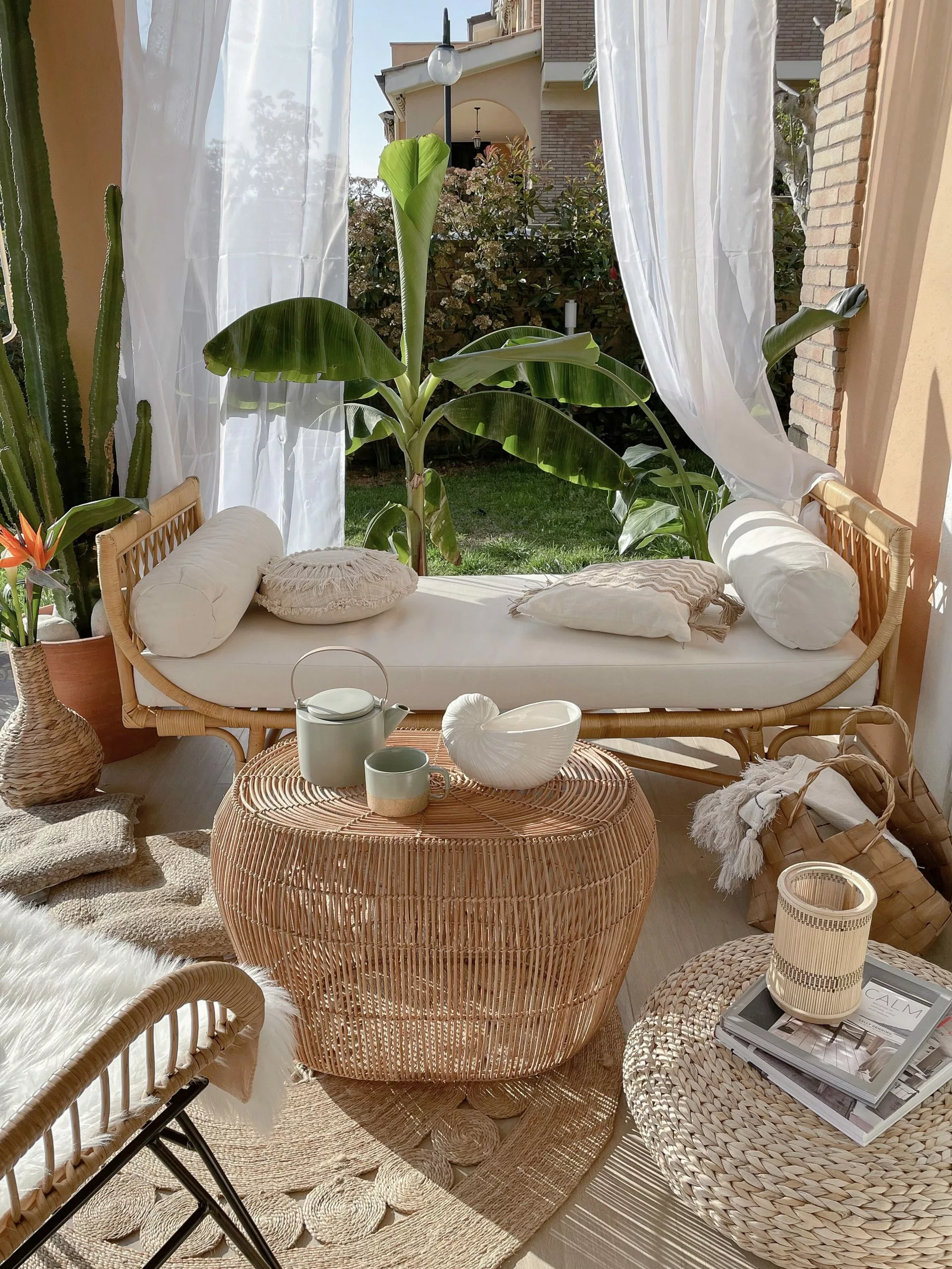 Beliani Puutarhapenkki Rottinkinen Beigellä Tyynyllä BALLAO - Image 5