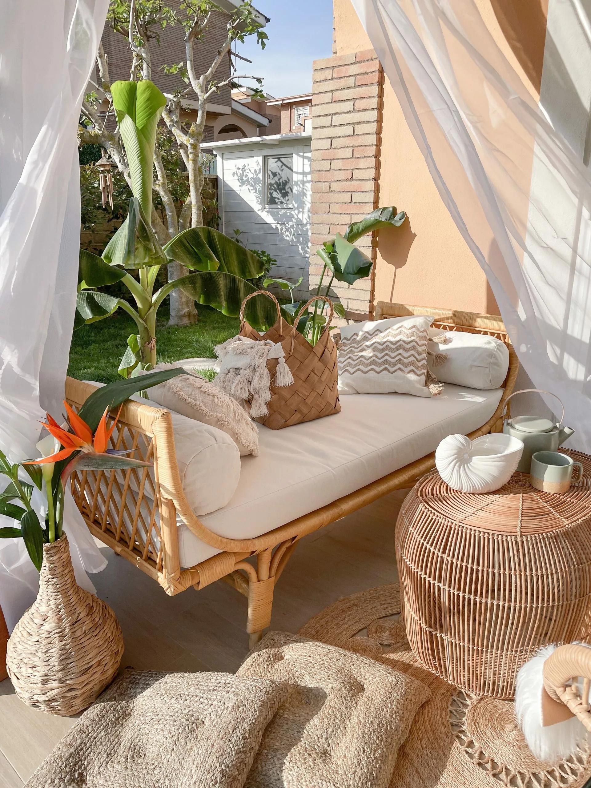 Beliani Puutarhapenkki Rottinkinen Beigellä Tyynyllä BALLAO - Image 6