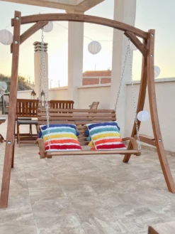 Beliani 2-istuttava Puutarhakeinu Lehtikuusi Tumma Puu NOVARA -Ulkokalusteet shop undef src sa picid 827137 type whitesh image scaled