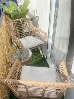 Beliani 2-istuttava Bistrosetti Polyrottinki Luonnonväri TRESTINA -Ulkokalusteet shop undef src sa picid 827368 type whitesh image scaled