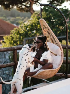 Beliani Riipputuoli Jalustalla Polyrottinki Luonnonväri ATRI II -Ulkokalusteet shop undef src sa picid 828221 type whitesh image scaled