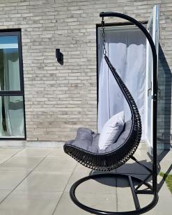 Beliani Riipputuoli Jalustalla Rottinkinen Musta ATRI 12 Beliani Riipputuoli Jalustalla Rottinkinen Musta ATRI -Ulkokalusteet shop undef src sa picid 846317 type whitesh image